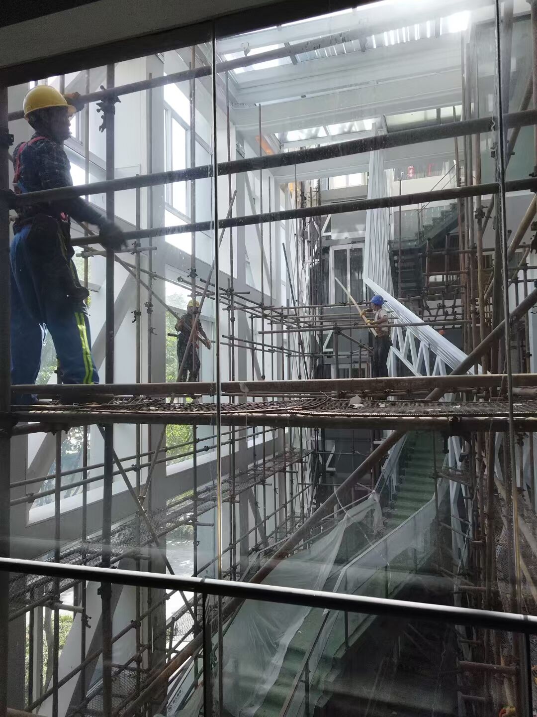 鋼管腳手架高空作業的鐵搭檔-外墻施工室內作業的好幫手